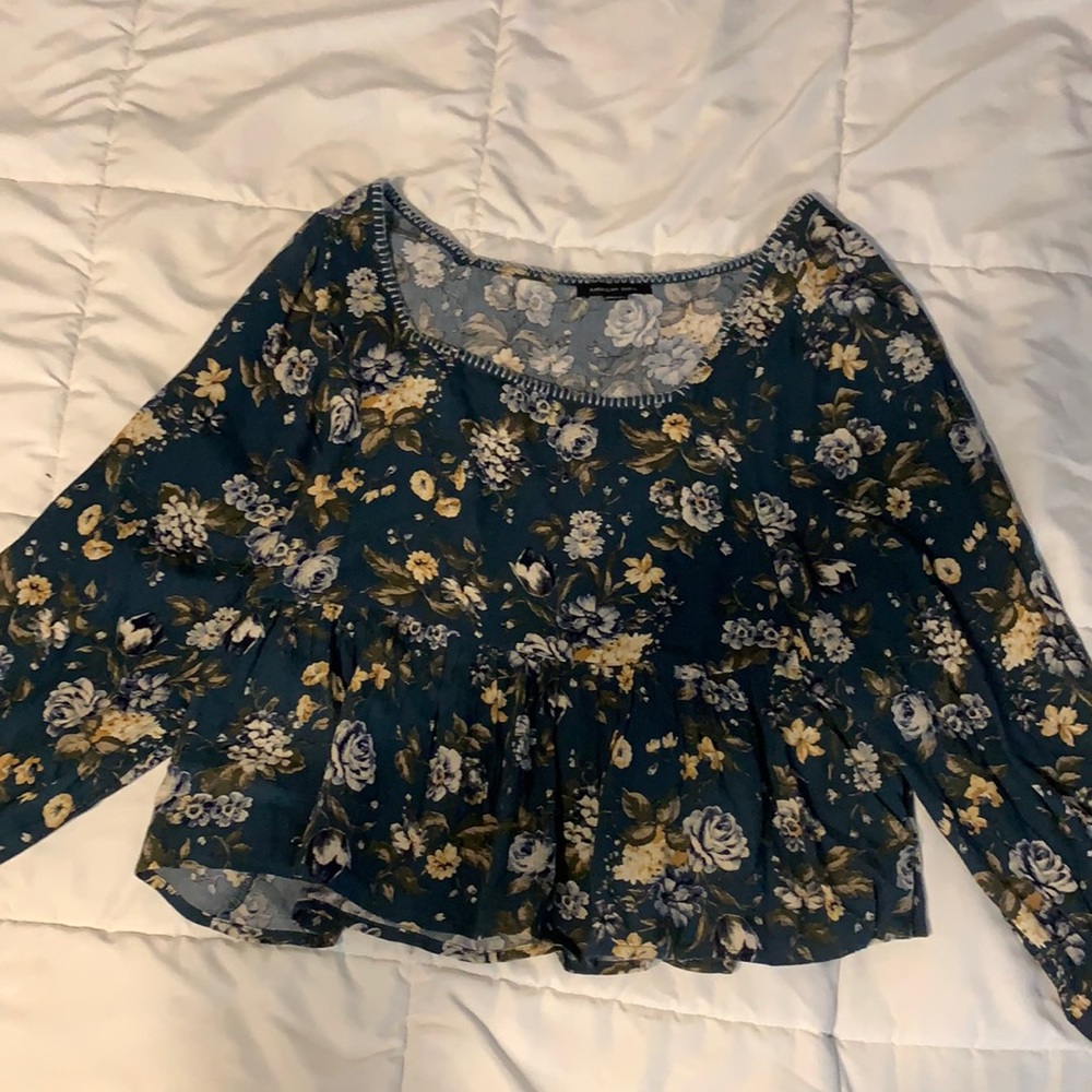 American Eagle Loose Fit Floral Top size M